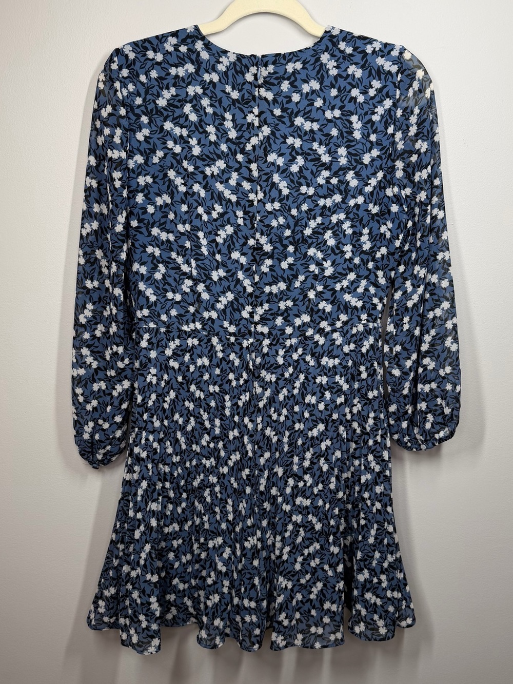 Ann Taylor Blue Floral Pleated Smocked Dress 6 Petite *No Belt* Cottagecore - Picture 3 of 10